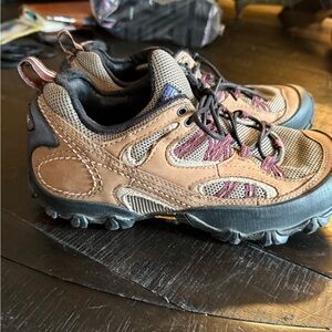 PATAGONIA women’s hiking shoe - Brown and Black